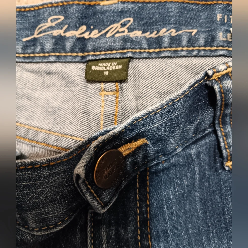 Eddie Bauer Relaxed Boyfriend Jeans Classic Style with Chic Embroidery - Picture 9 of 10